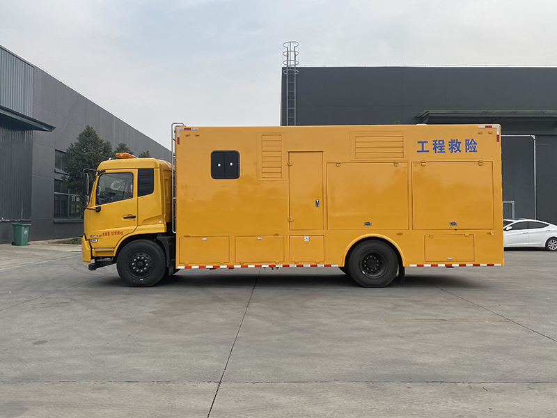 好博体育牌东风天锦3000方排水车（休息室）