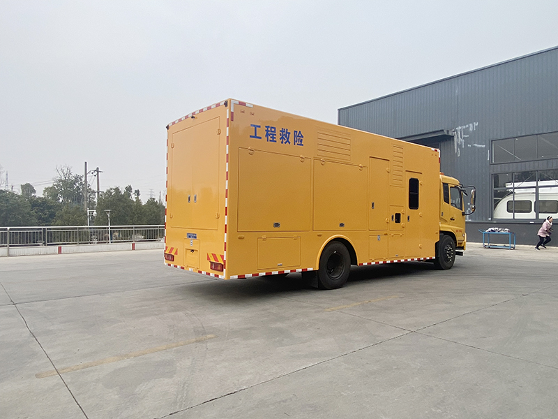 好博体育牌东风天锦3000方排水车（休息室）