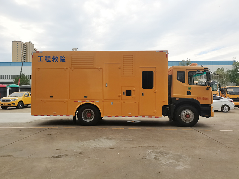 好博体育牌东风多利卡3000方排水车（休息室）