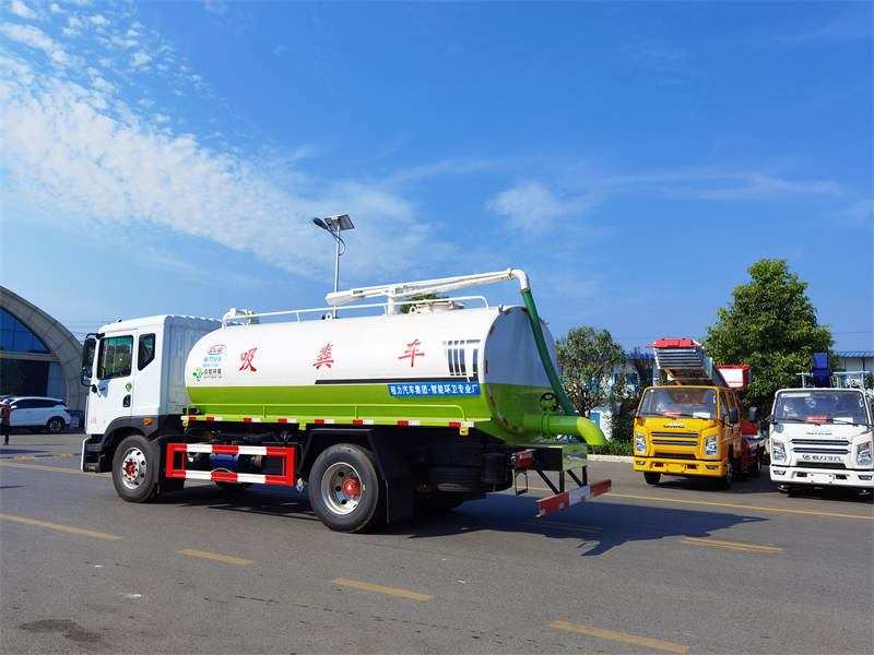 12.8方东风D9吸粪车（好博体育）